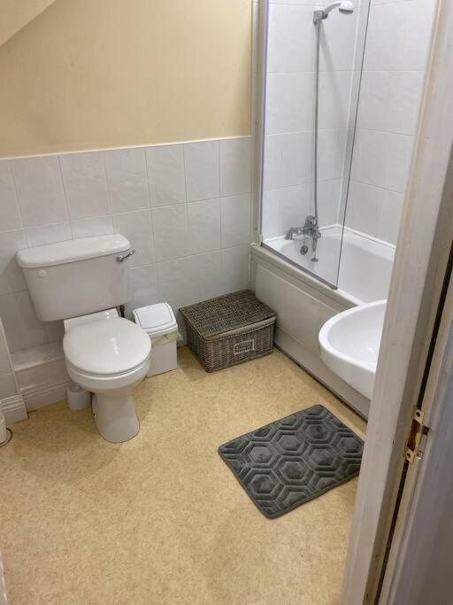 2 Bed Cosy Apartment In Heart Of Mullingar. Bagian luar foto